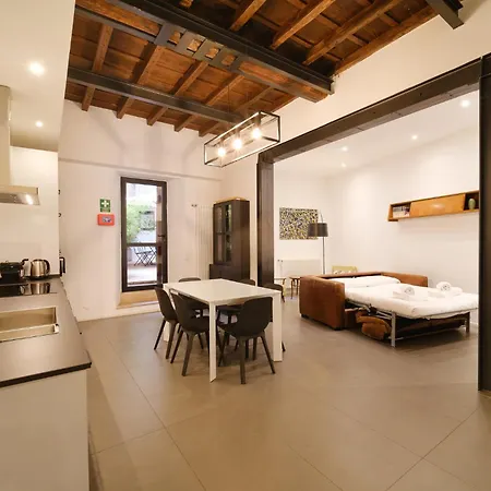 Apartment Golden House Buddyrent Rom