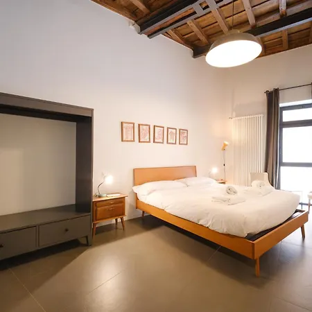 Apartment Golden House Buddyrent Rom