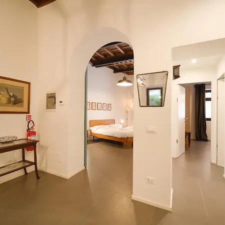 Golden House Buddyrent Apartment Rom